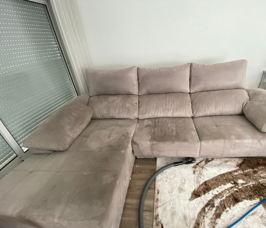 Sofá chaise longue antes da limpeza